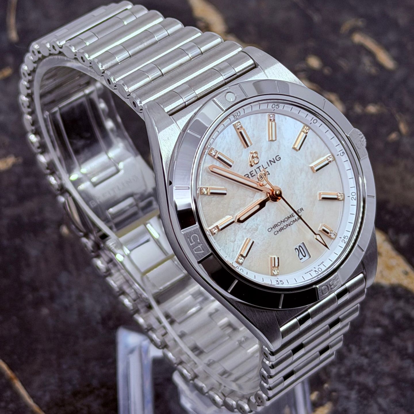 Breitling Chronomat 36 A10380101A4A1 (2026) - Wit wijzerplaat 36mm Staal (4/8)