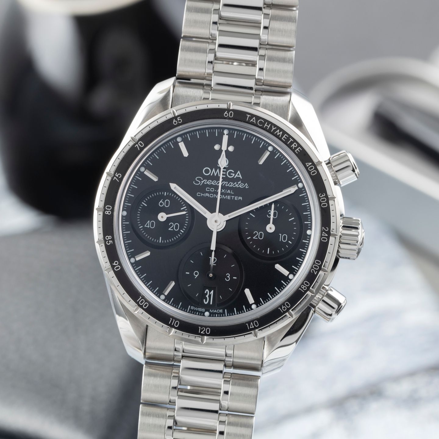 Omega Speedmaster 324.30.38.50.01.001 (2023) - Black dial 38 mm Steel case (3/8)