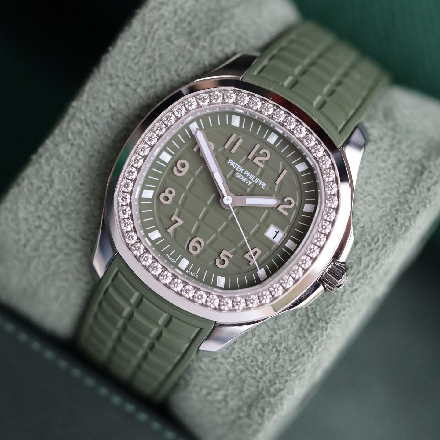 Patek Philippe Aquanaut 5267/200A (2024) - Groen wijzerplaat 39mm Staal (1/4)