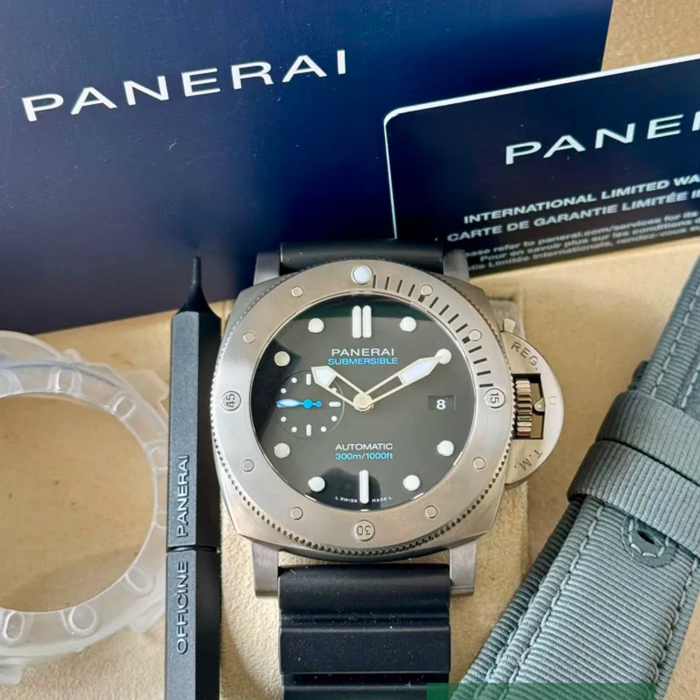 Panerai Luminor Submersible 1950 3 Days Automatic PAM02305 (2023) - Black dial 47 mm Titanium case (7/7)