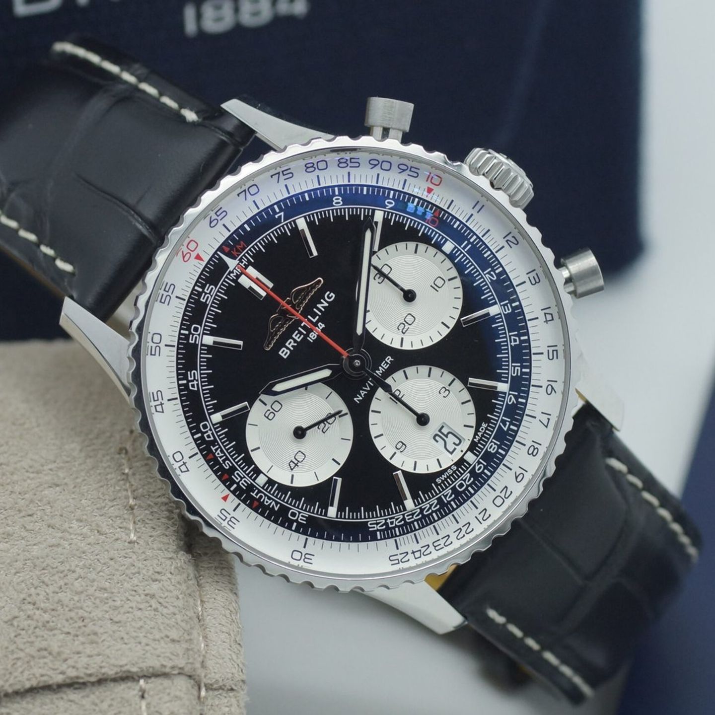Breitling Navitimer 1 B01 Chronograph AB0139 - (1/8)