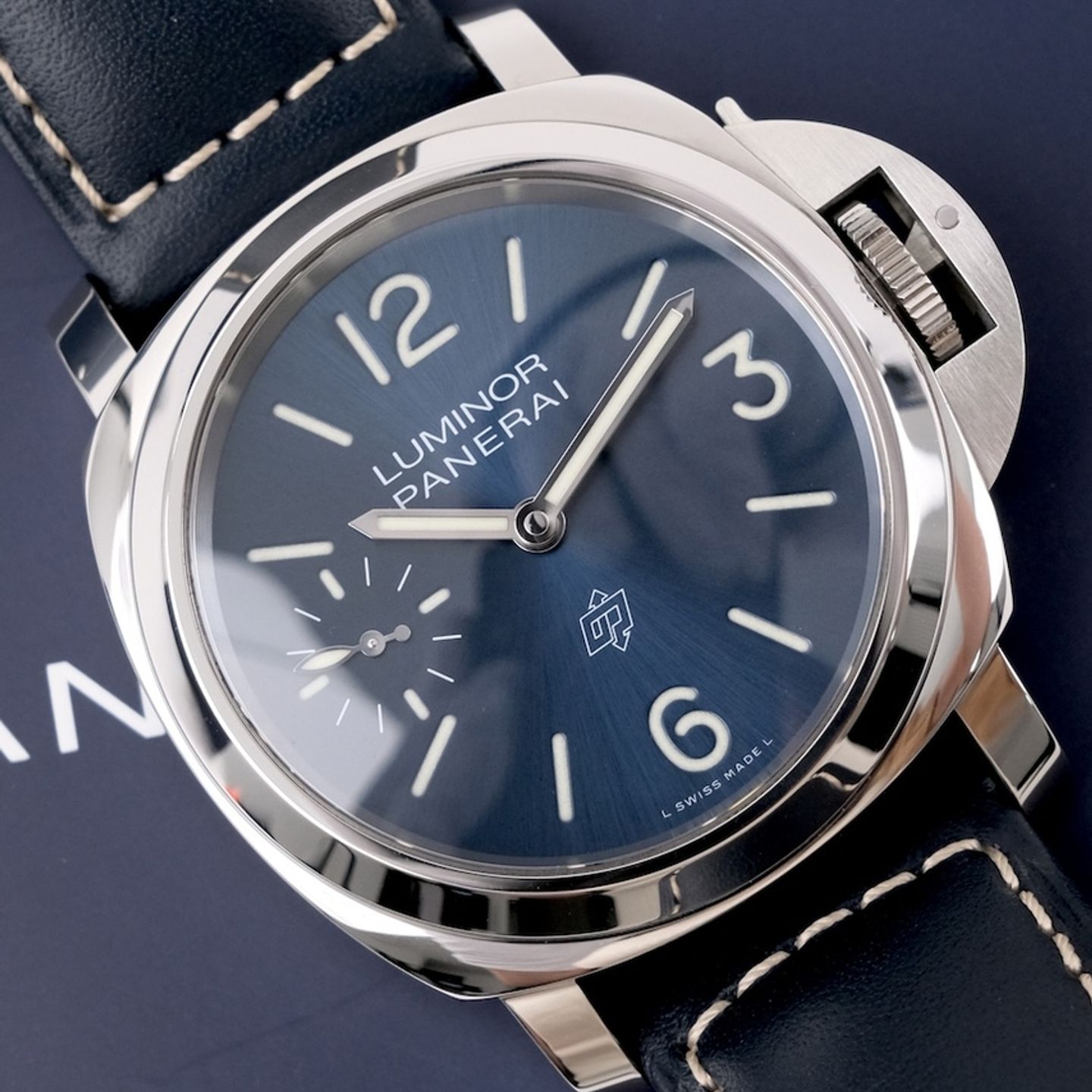Panerai Luminor PAM01085 (2025) - Blue dial 44 mm Steel case (1/8)
