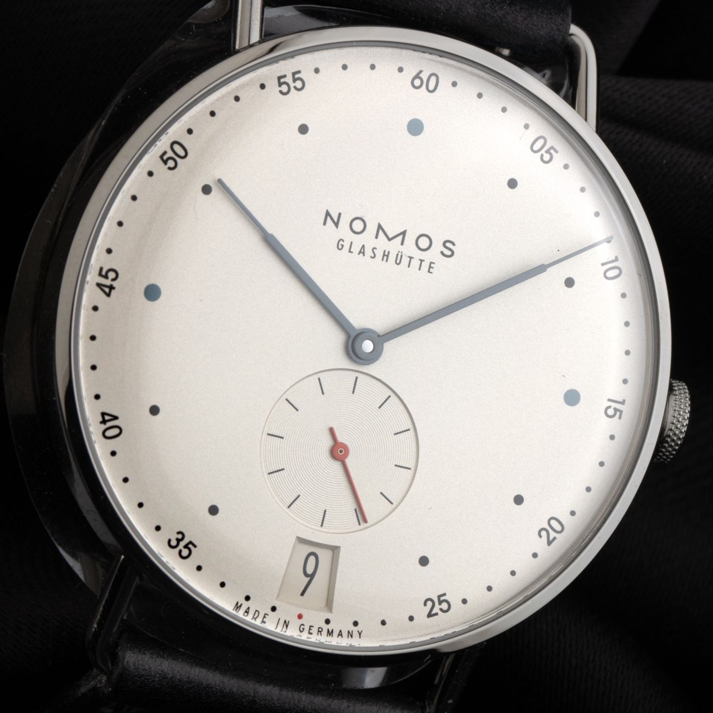 NOMOS Metro 38 Datum 1102 - (3/8)