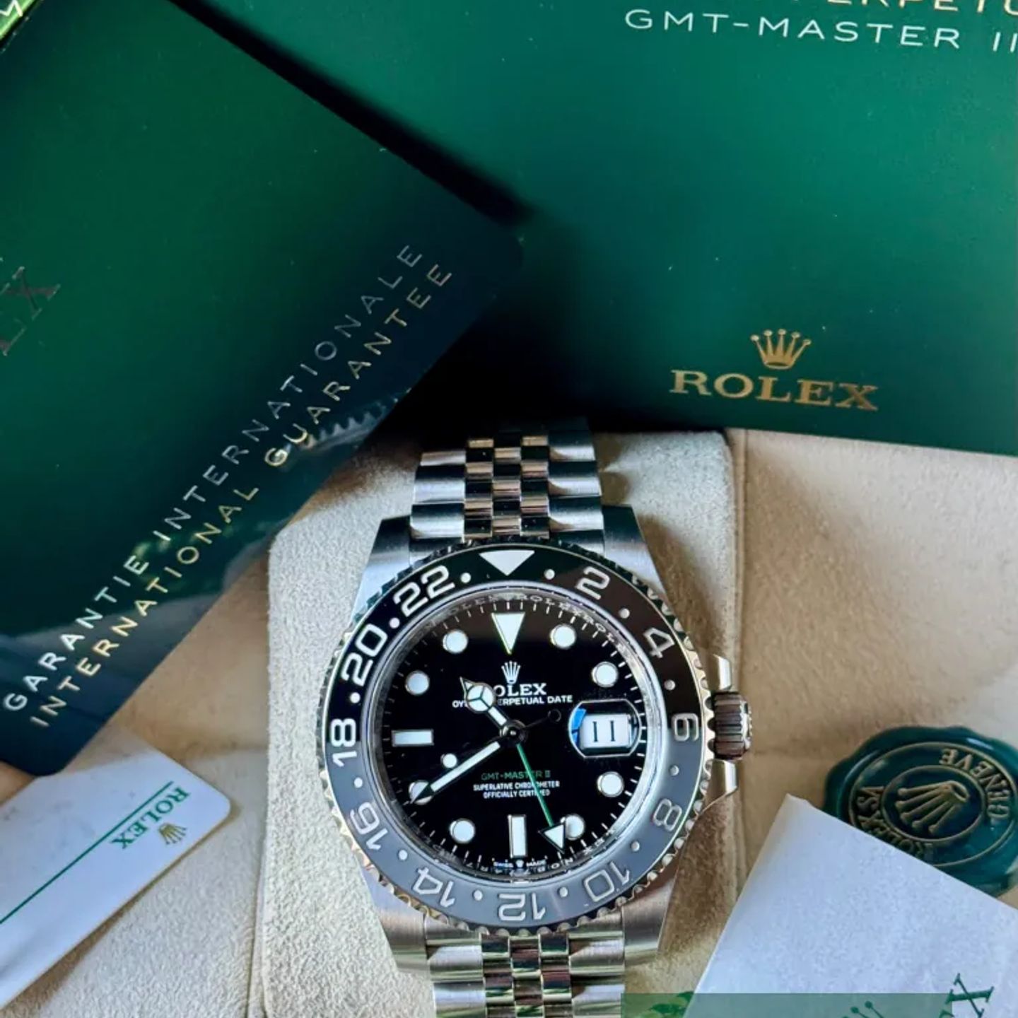 Rolex GMT-Master II 126710GRNR (2024) - 40mm Staal (7/7)