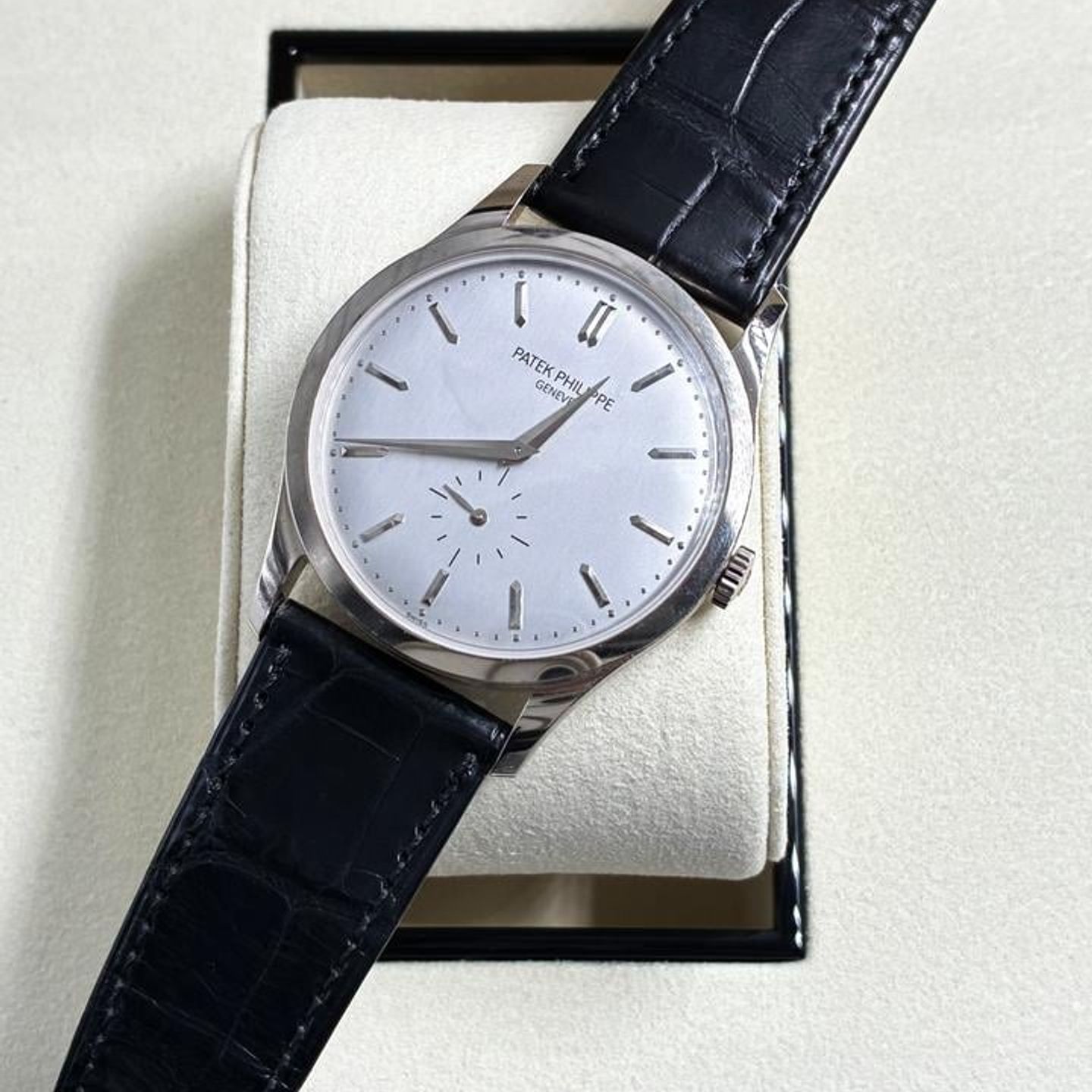 Patek Philippe Calatrava 5196G-001 - (4/7)