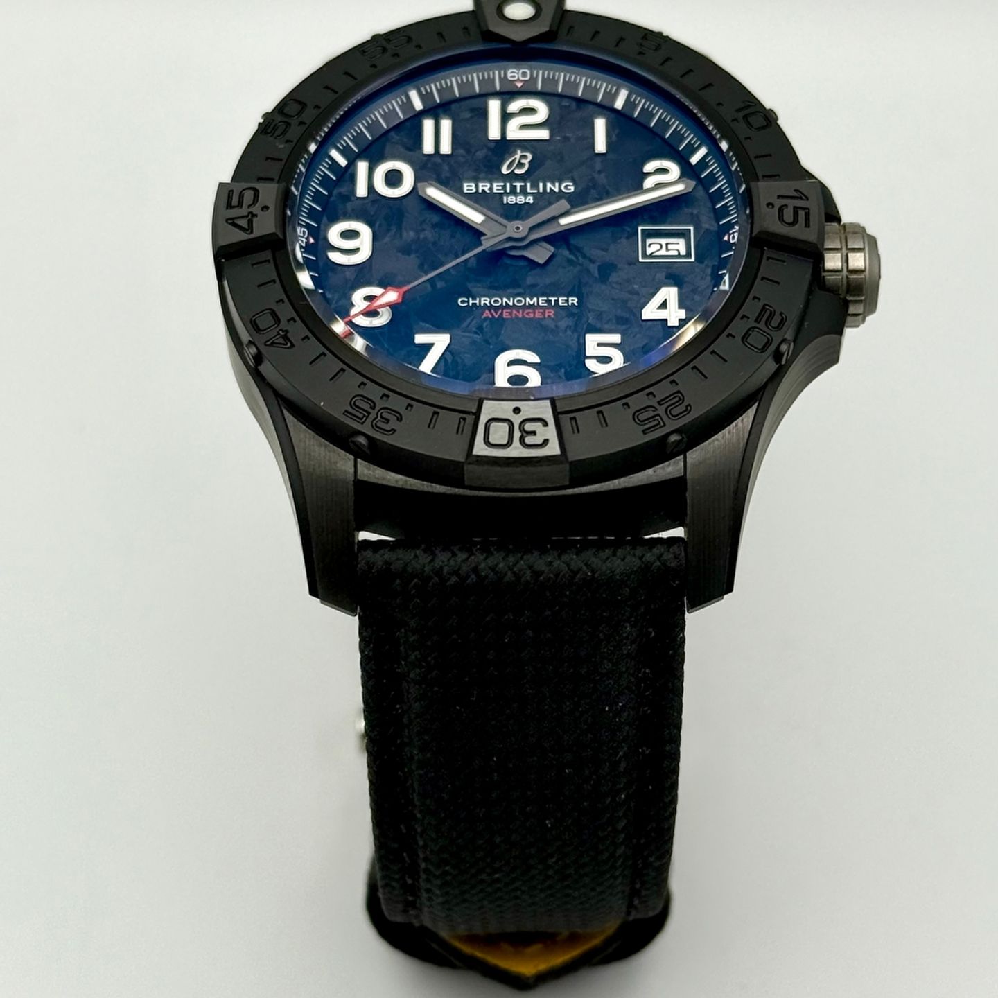 Breitling Avenger S17328101B1X1 (2024) - Black dial 42 mm Titanium case (15/16)