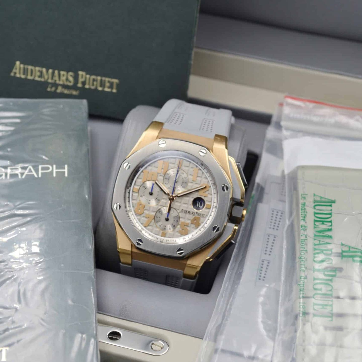 Audemars Piguet Royal Oak Offshore Chronograph 26210OI.OO.A109CR.01 (2015) - Grey dial 44 mm Rose Gold case (7/7)