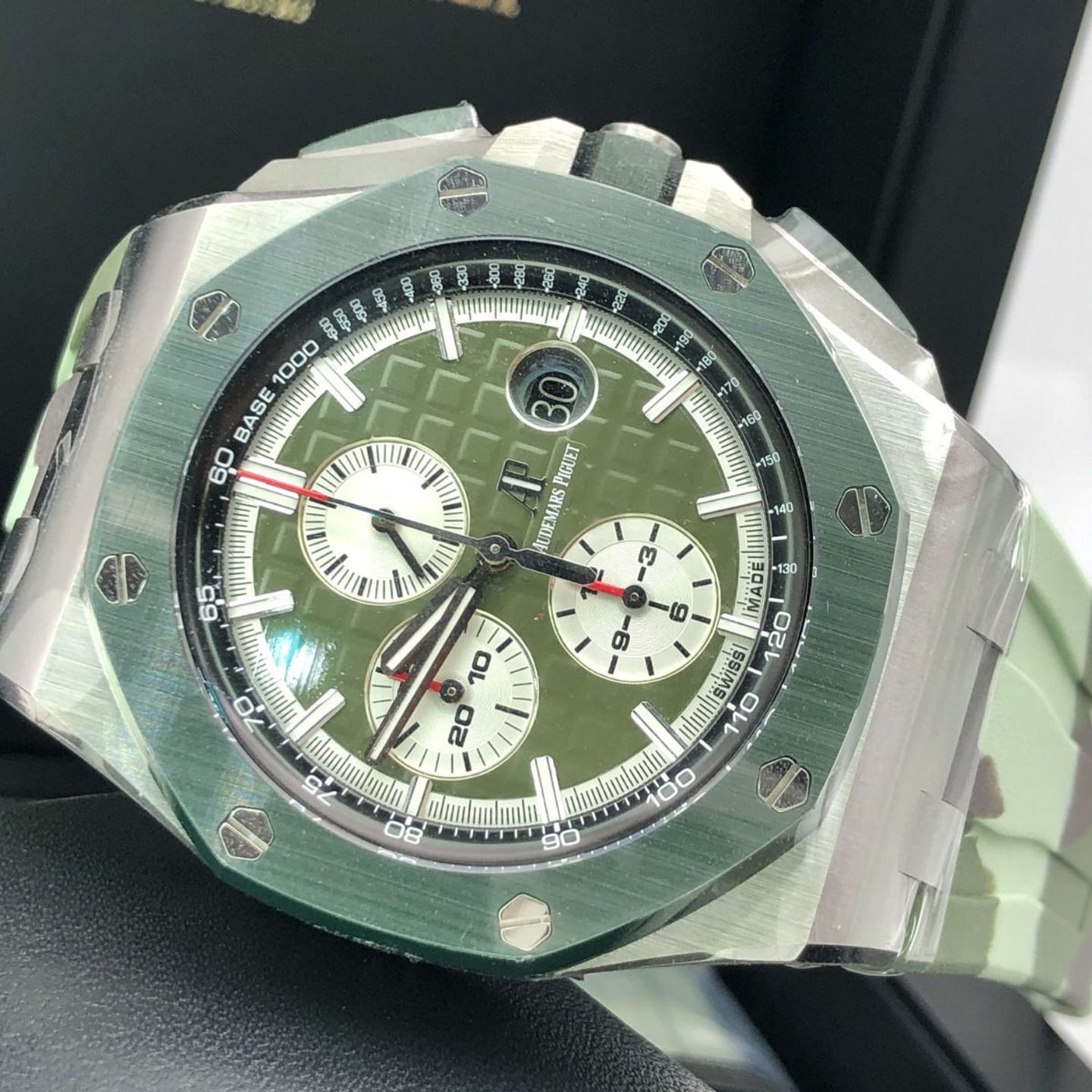 Audemars Piguet Royal Oak Offshore 26400SO.OO.A055CA.01 (2021) - Green dial 43 mm Steel case (5/8)