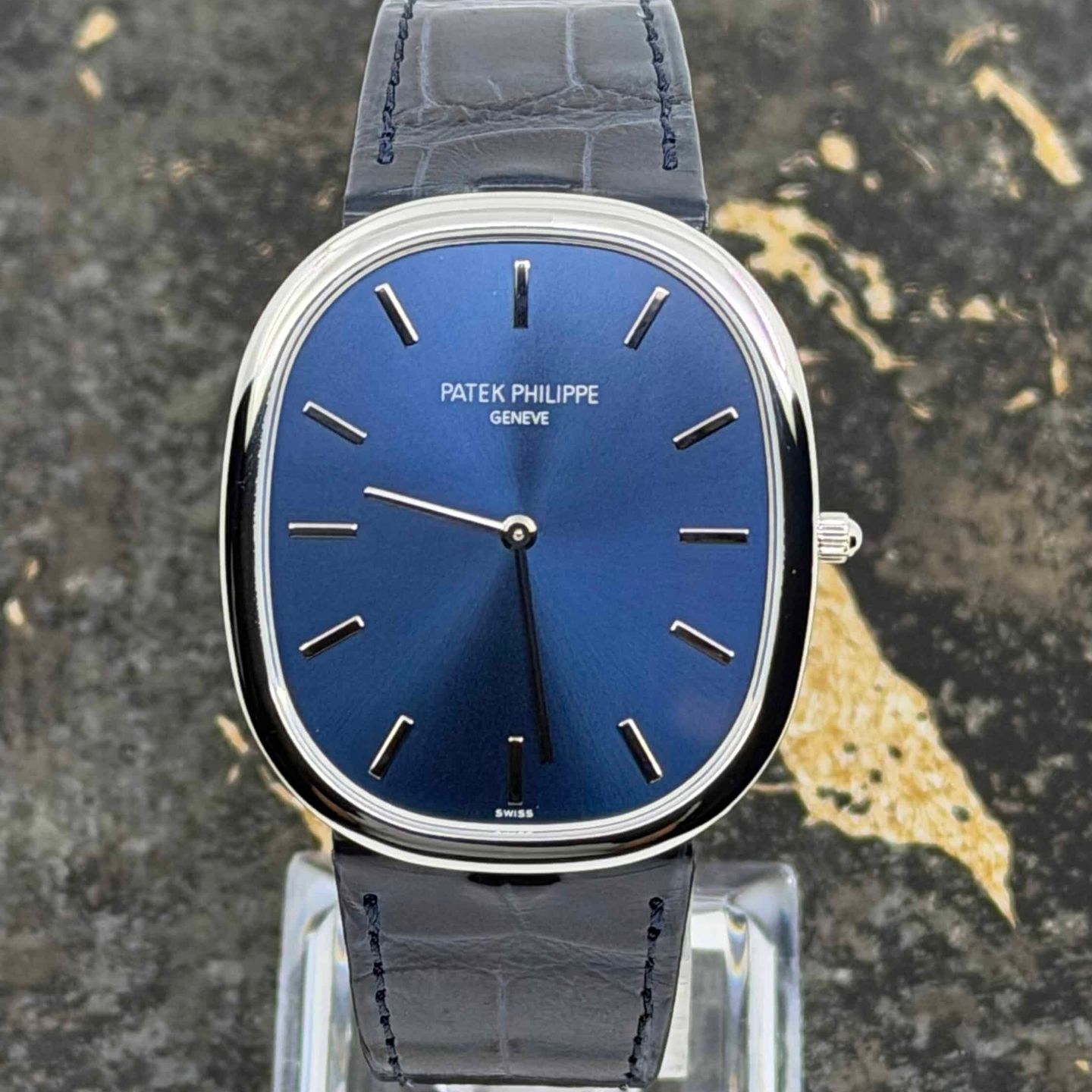 Patek Philippe Golden Ellipse 5738P-001 (2026) - Blauw wijzerplaat 35mm Platina (2/8)