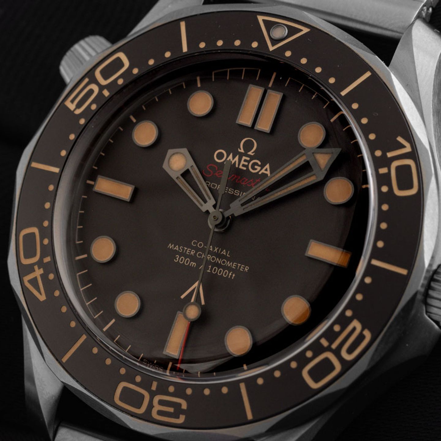 Omega Seamaster Diver 300 M 210.90.42.20.01.001 (2026) - Brown dial 42 mm Titanium case (2/6)