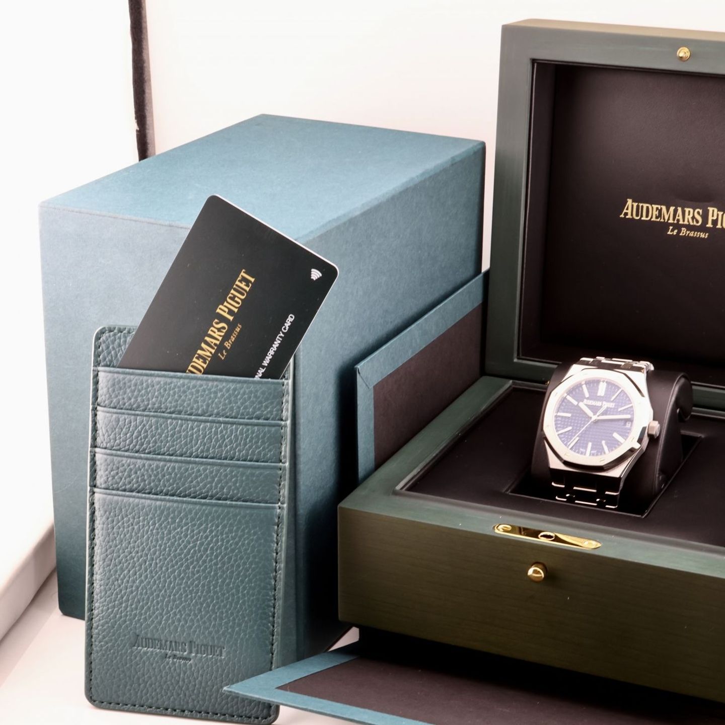 Audemars Piguet Royal Oak Selfwinding 15510ST.OO.1320ST.02 (2026) - Blue dial 41 mm Steel case (2/2)