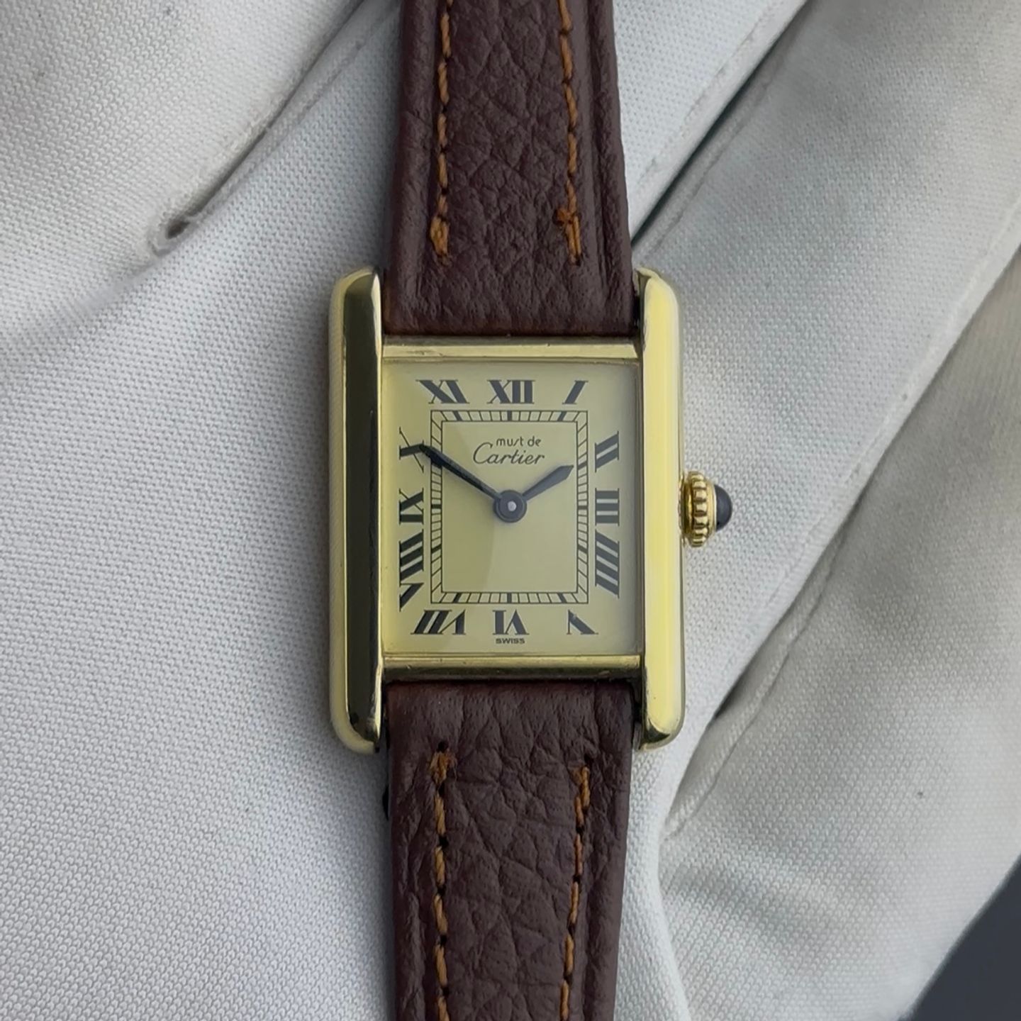 Cartier Tank Vermeil 1990 (1990) - Champagne wijzerplaat 20mm Goud/Staal (2/8)