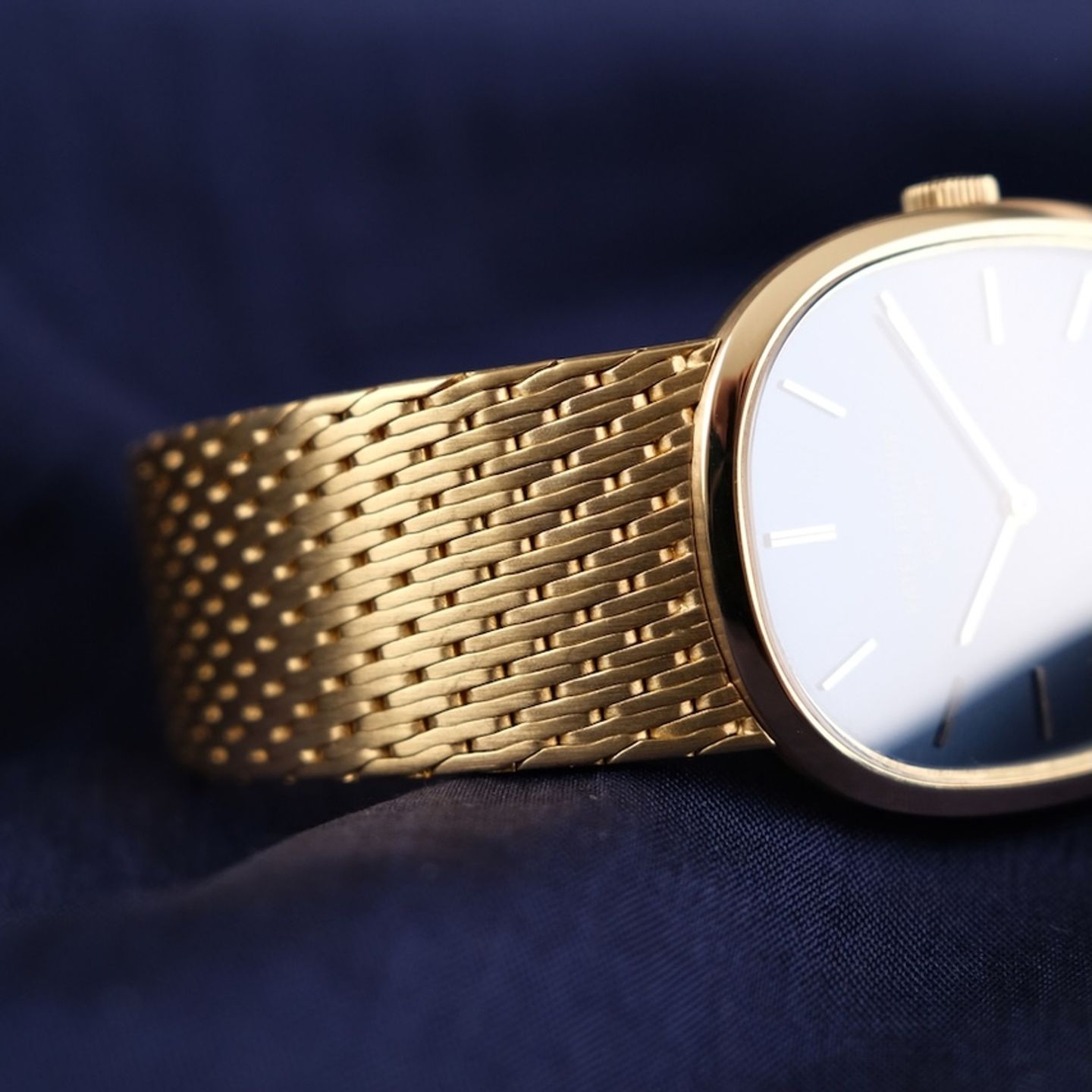 Patek Philippe Golden Ellipse 3748/1 (Unknown (random serial)) - Blue dial 27 mm Yellow Gold case (3/8)