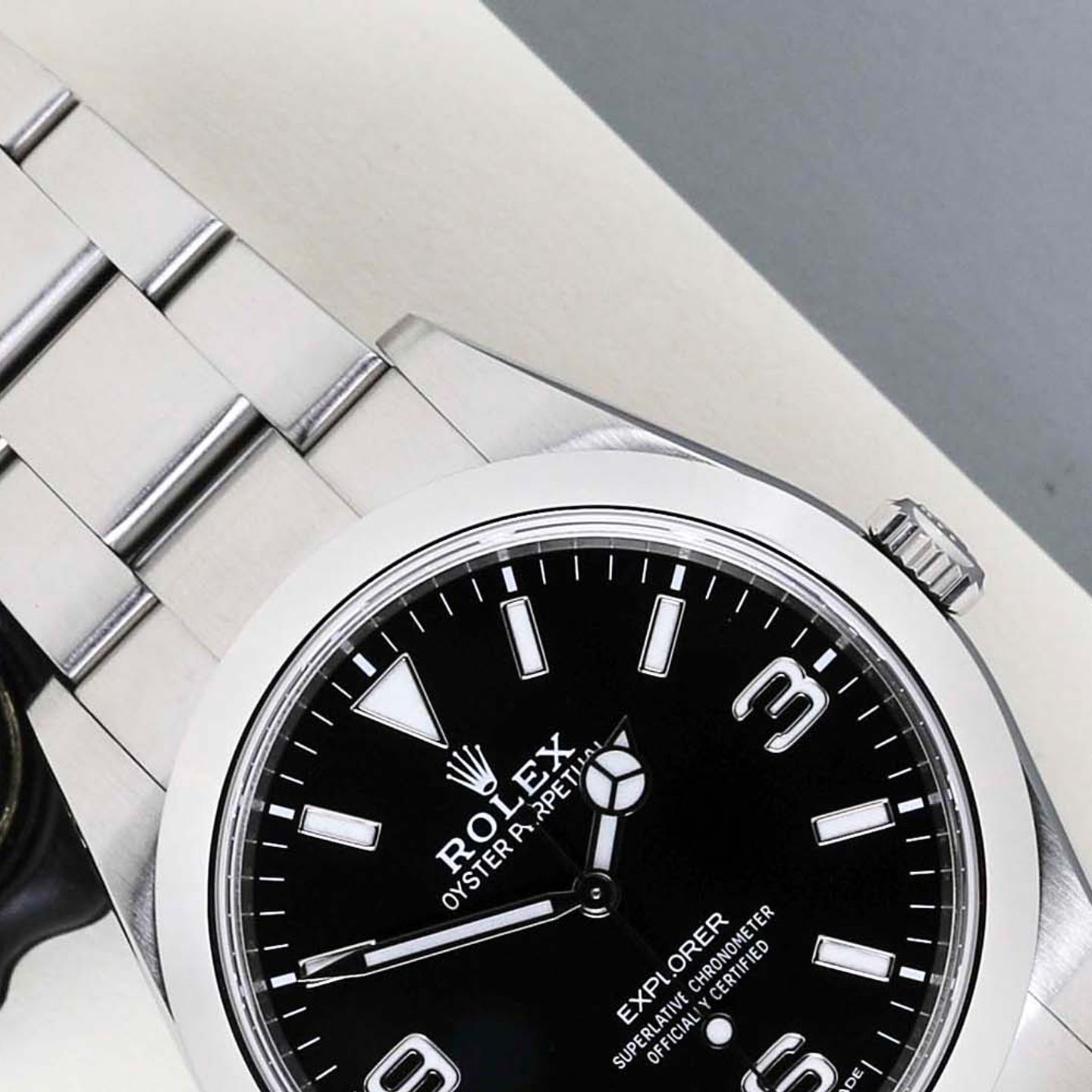 Rolex Explorer 214270 - (3/8)