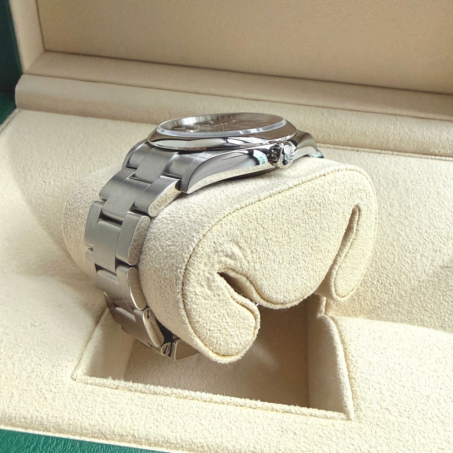 Rolex Oyster Perpetual 36 126000 (2023) - Black dial 36 mm Steel case (8/14)