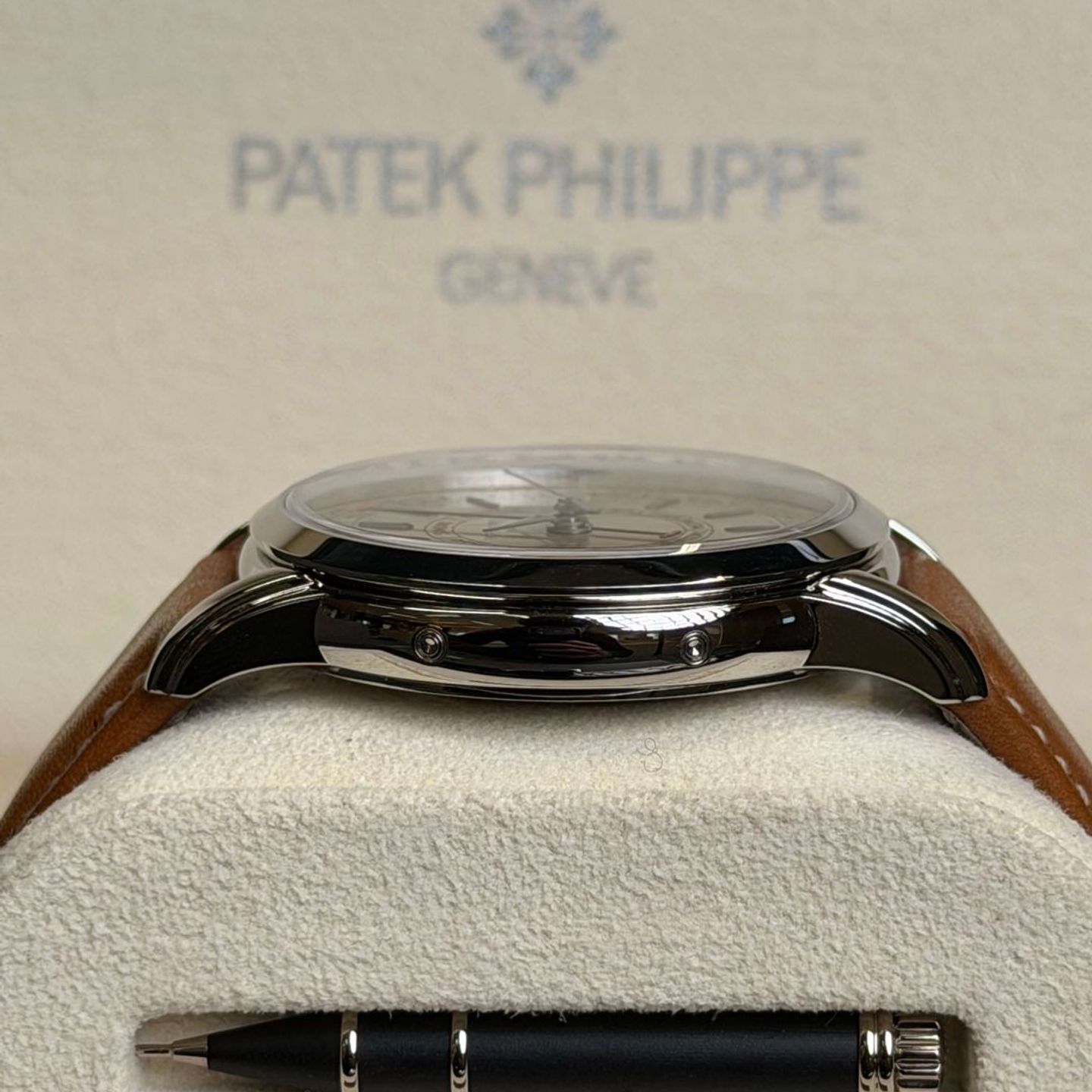 Patek Philippe Calatrava 5212A-001 - (6/8)