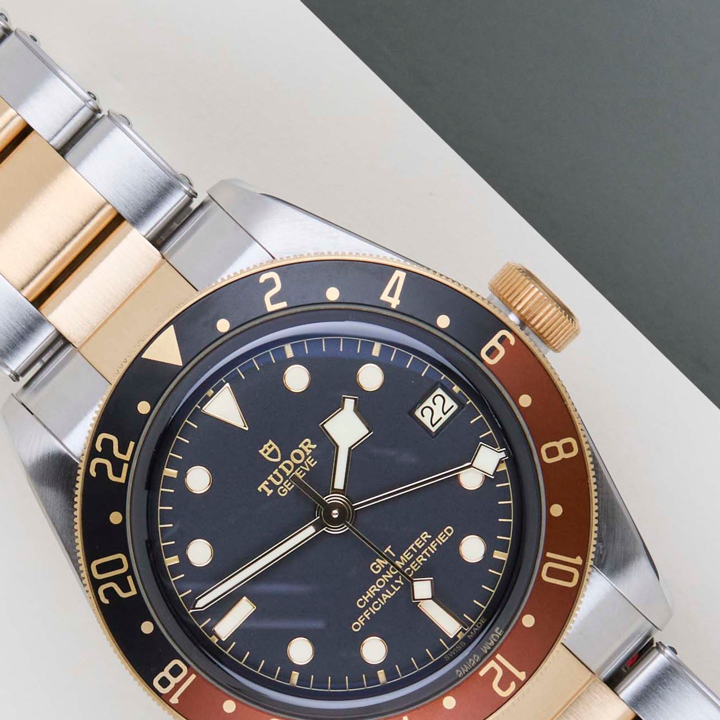 Tudor Black Bay GMT 79833MN (2022) - Black dial 41 mm Steel case (3/8)
