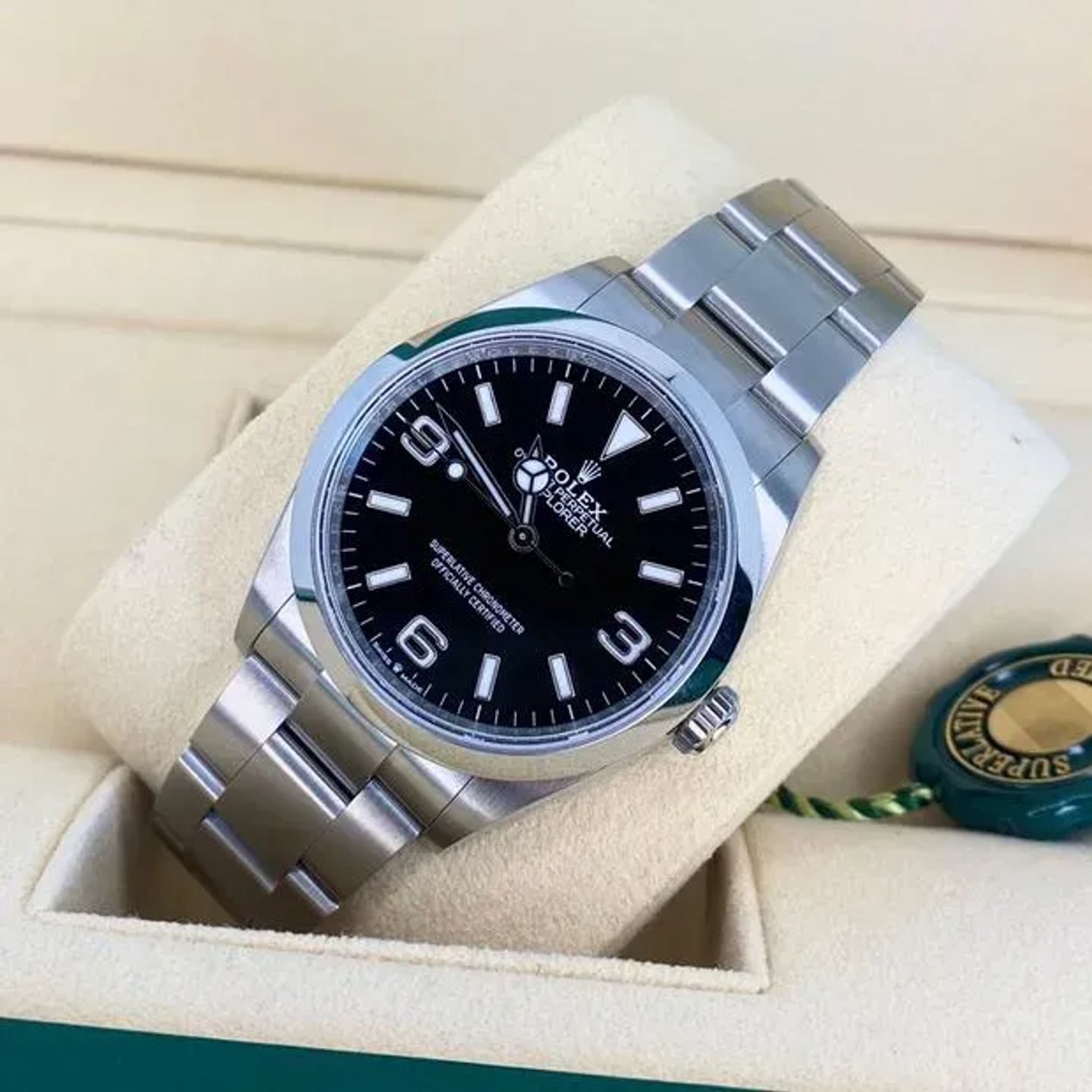 Rolex Explorer 124270 - (3/6)