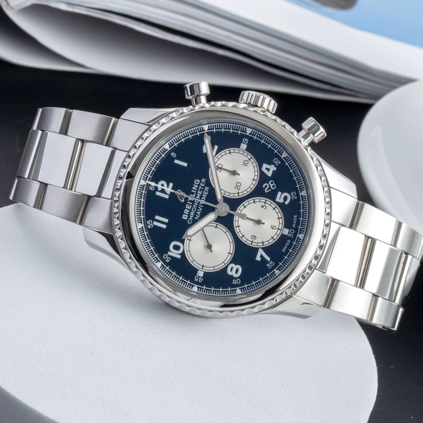 Breitling Navitimer 8 AB0117 (2018) - Black dial 43 mm Steel case (2/8)