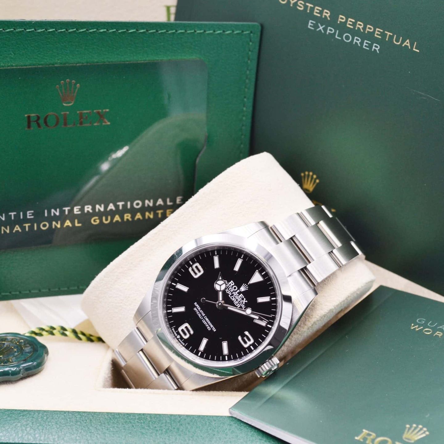 Rolex Explorer 224270 (2023) - Black dial 40 mm Steel case (7/7)