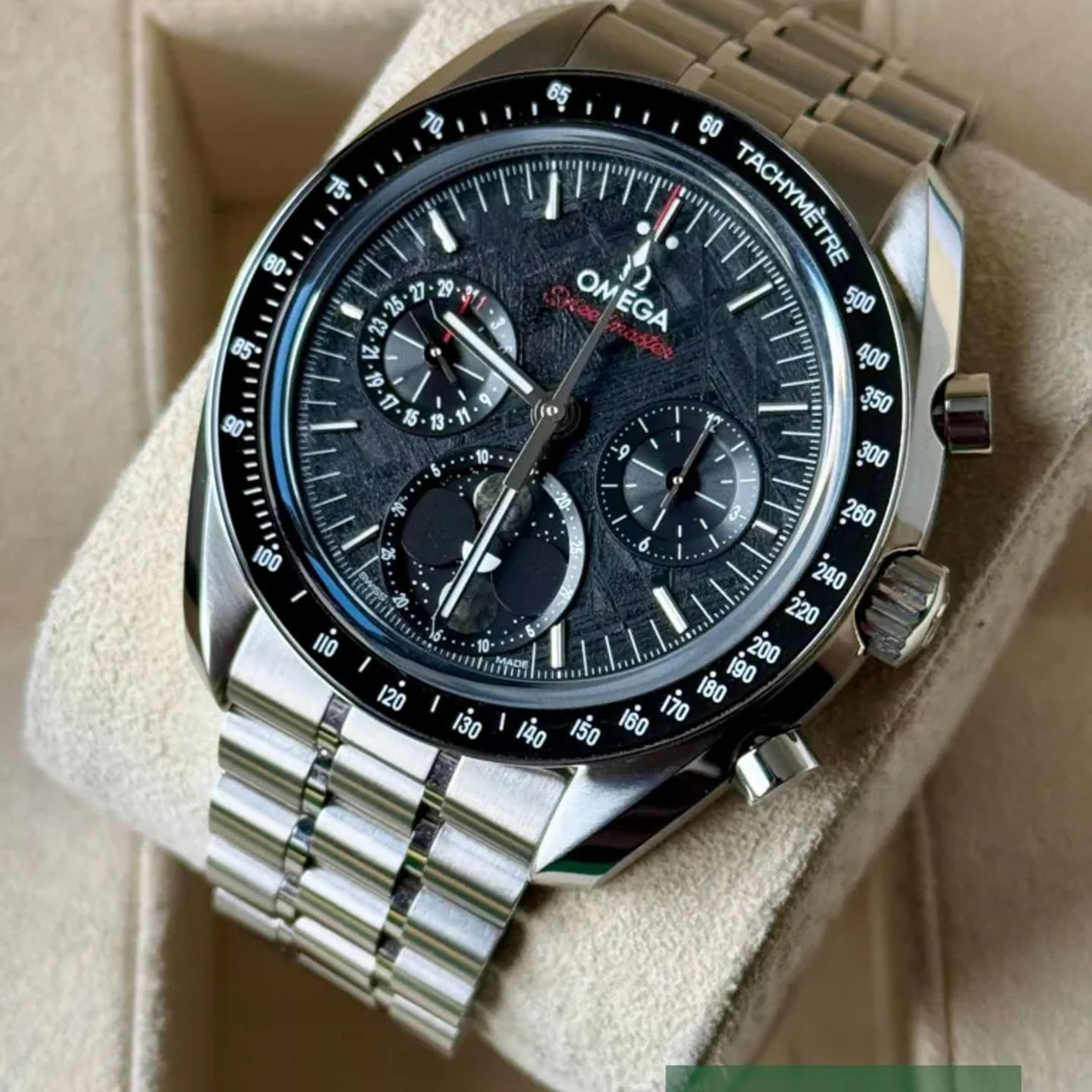 Omega Speedmaster Moonphase 304.30.43.52.01.001 (2025) - Black dial 43 mm Steel case (3/8)