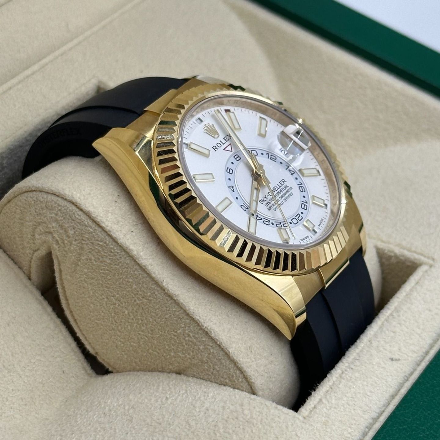 Rolex Sky-Dweller 326238 (2021) - Wit wijzerplaat 42mm Geelgoud (7/8)