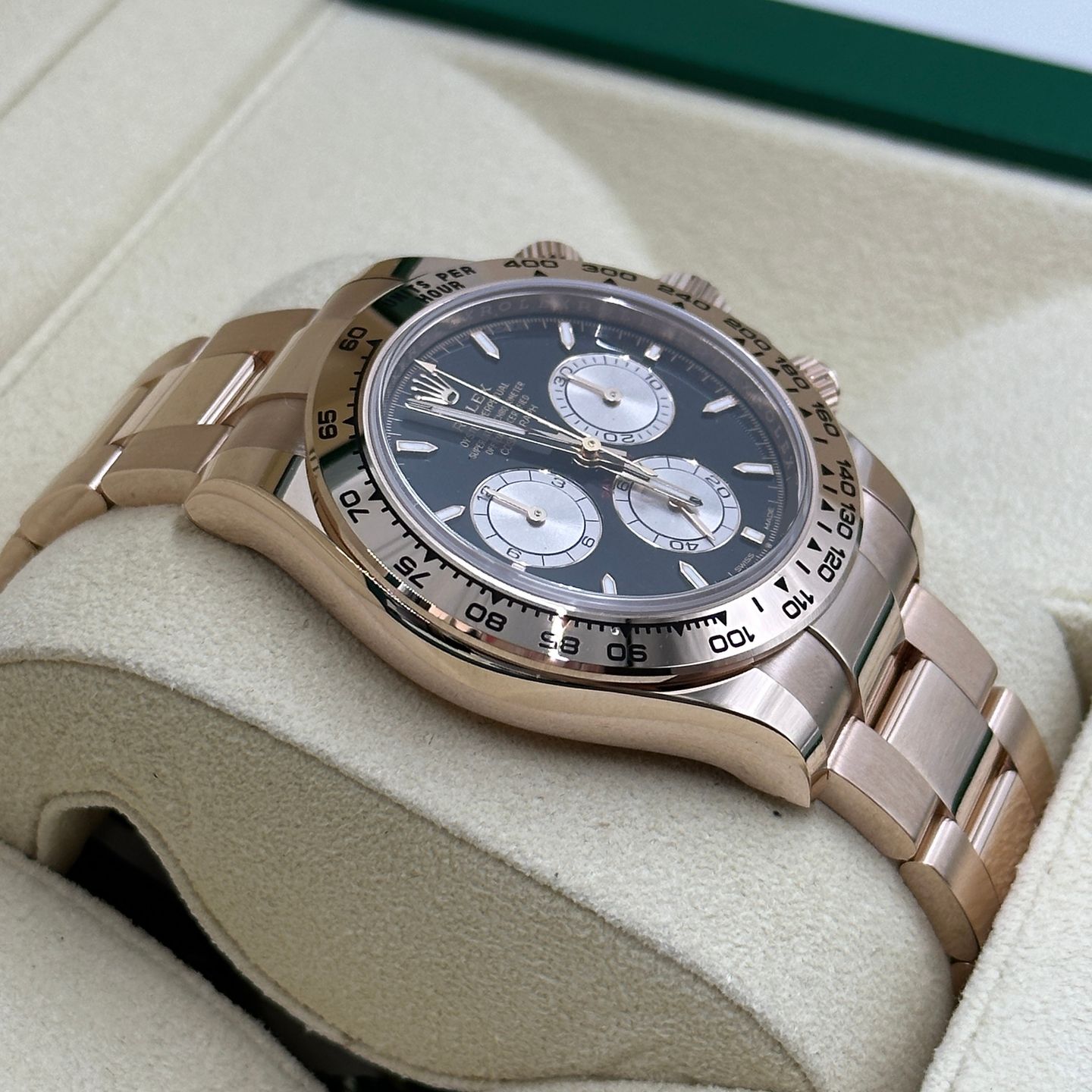 Rolex Daytona 126505 - (2/8)