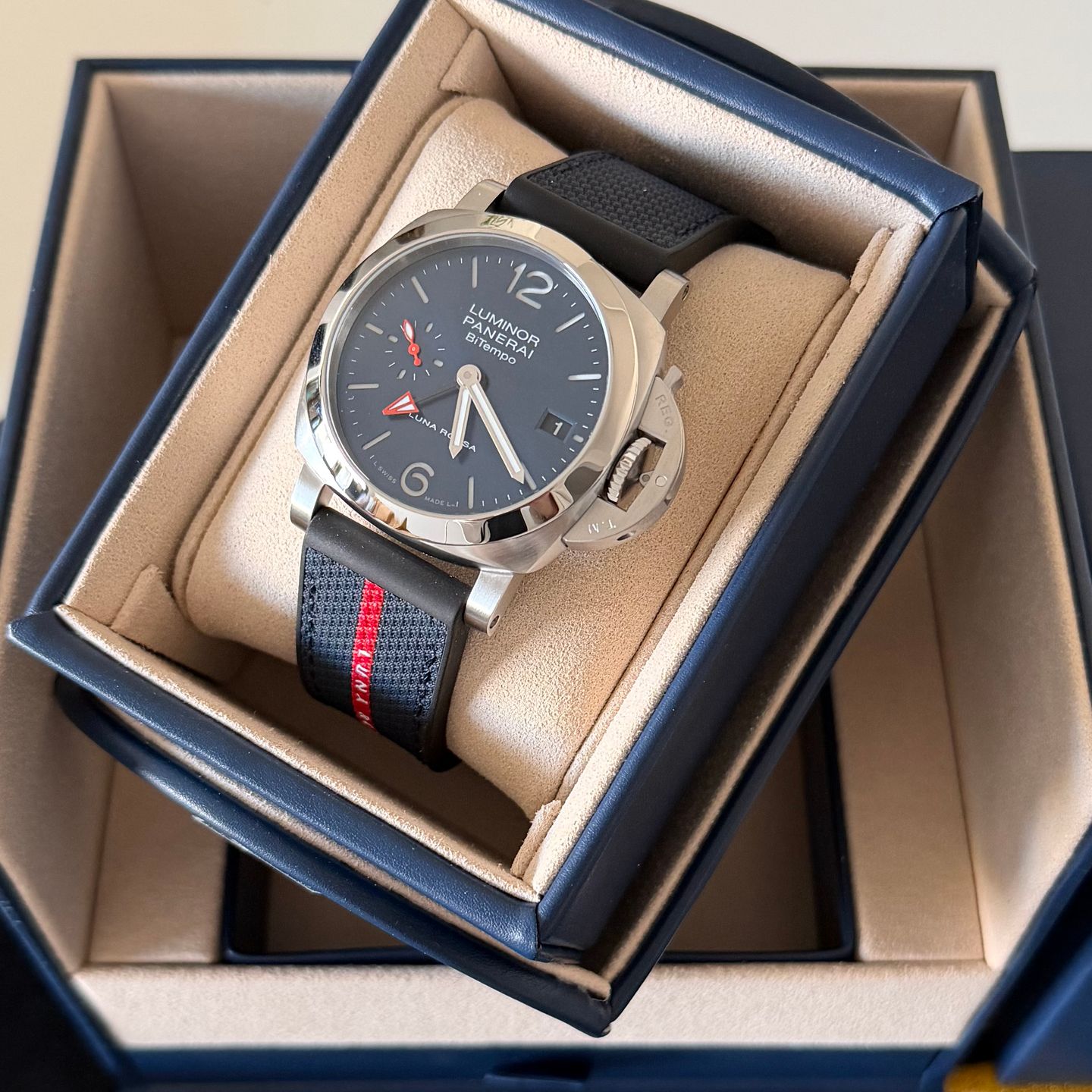 Panerai Luminor PAM01404 (2025) - Blue dial 40 mm Steel case (3/8)
