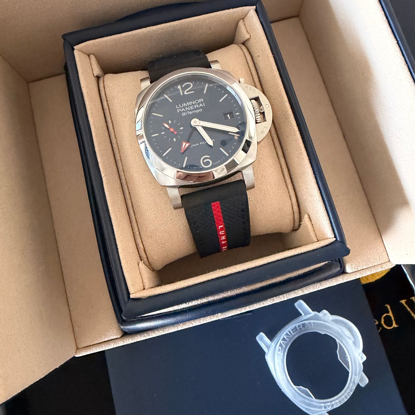 Panerai Luminor PAM01404 (2025) - Blue dial 40 mm Steel case (2/8)