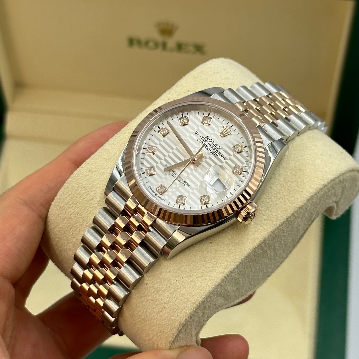 Rolex Datejust 36 126231 (2024) - Zilver wijzerplaat 36mm Staal (3/8)