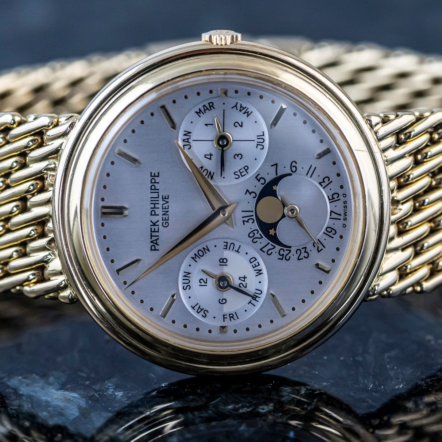 Patek Philippe Grand Complications 3945/1J-011 (2000) - Silver dial 36 mm Yellow Gold case (2/8)