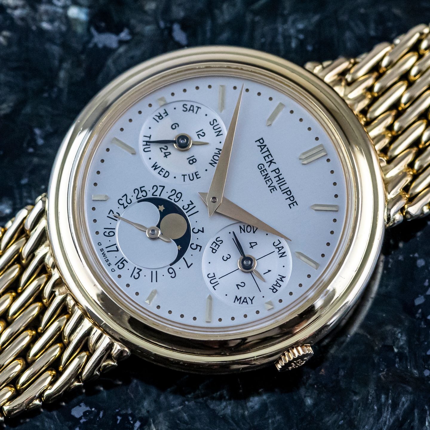 Patek Philippe Grand Complications 3945/1J-011 (2000) - Silver dial 36 mm Yellow Gold case (1/8)