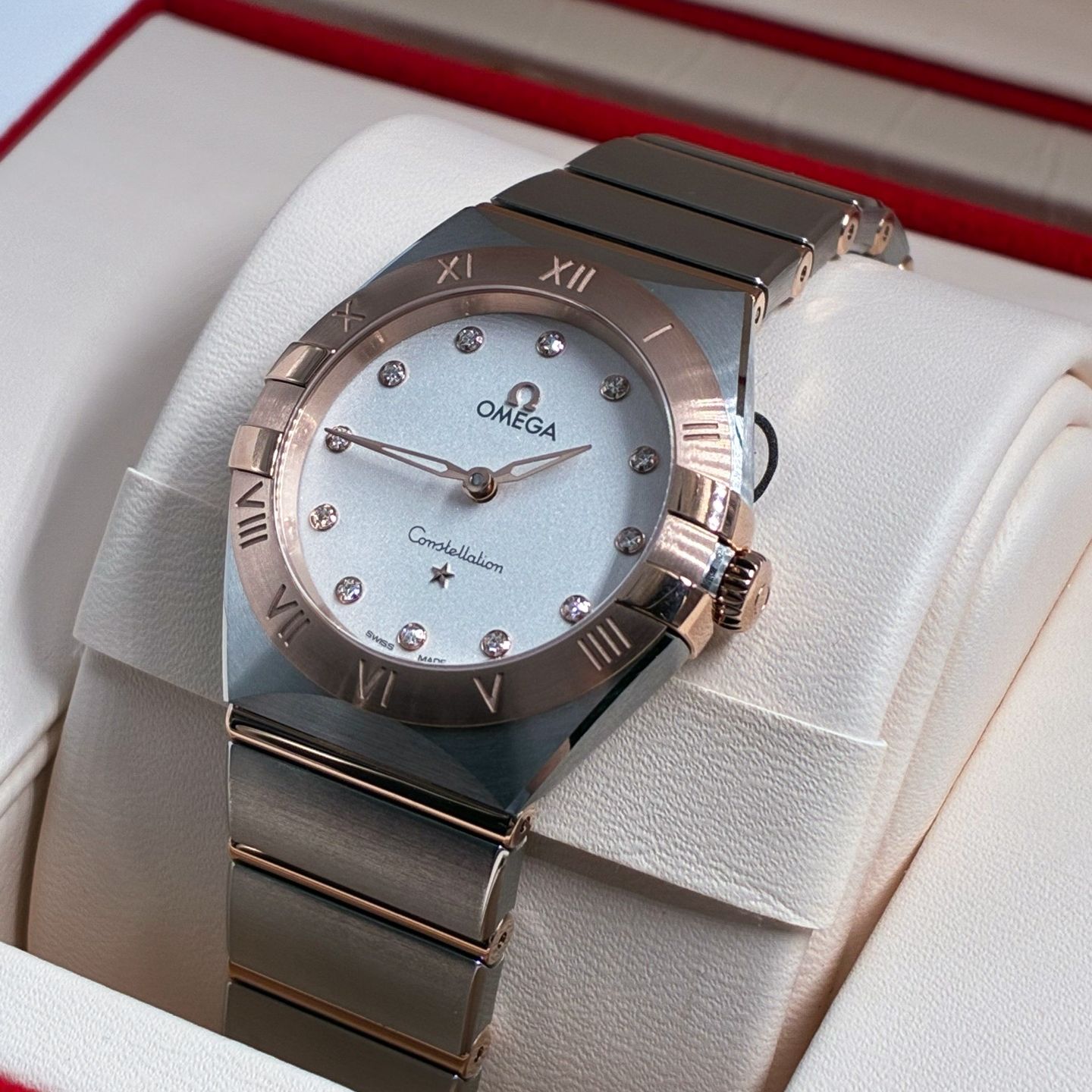 Omega Constellation Quartz 131.20.28.60.52.001 (2024) - Silver dial 28 mm Gold/Steel case (4/6)