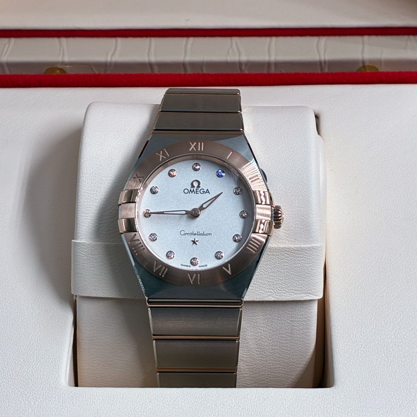 Omega Constellation Quartz 131.20.28.60.52.001 (2024) - Silver dial 28 mm Gold/Steel case (2/6)