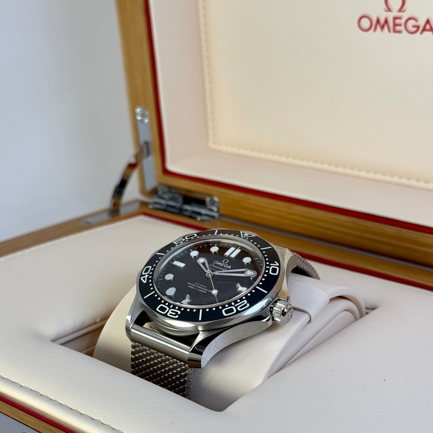 Omega Seamaster Diver 300 M 210.30.42.20.01.010 (2025) - Black dial 42 mm Steel case (4/6)