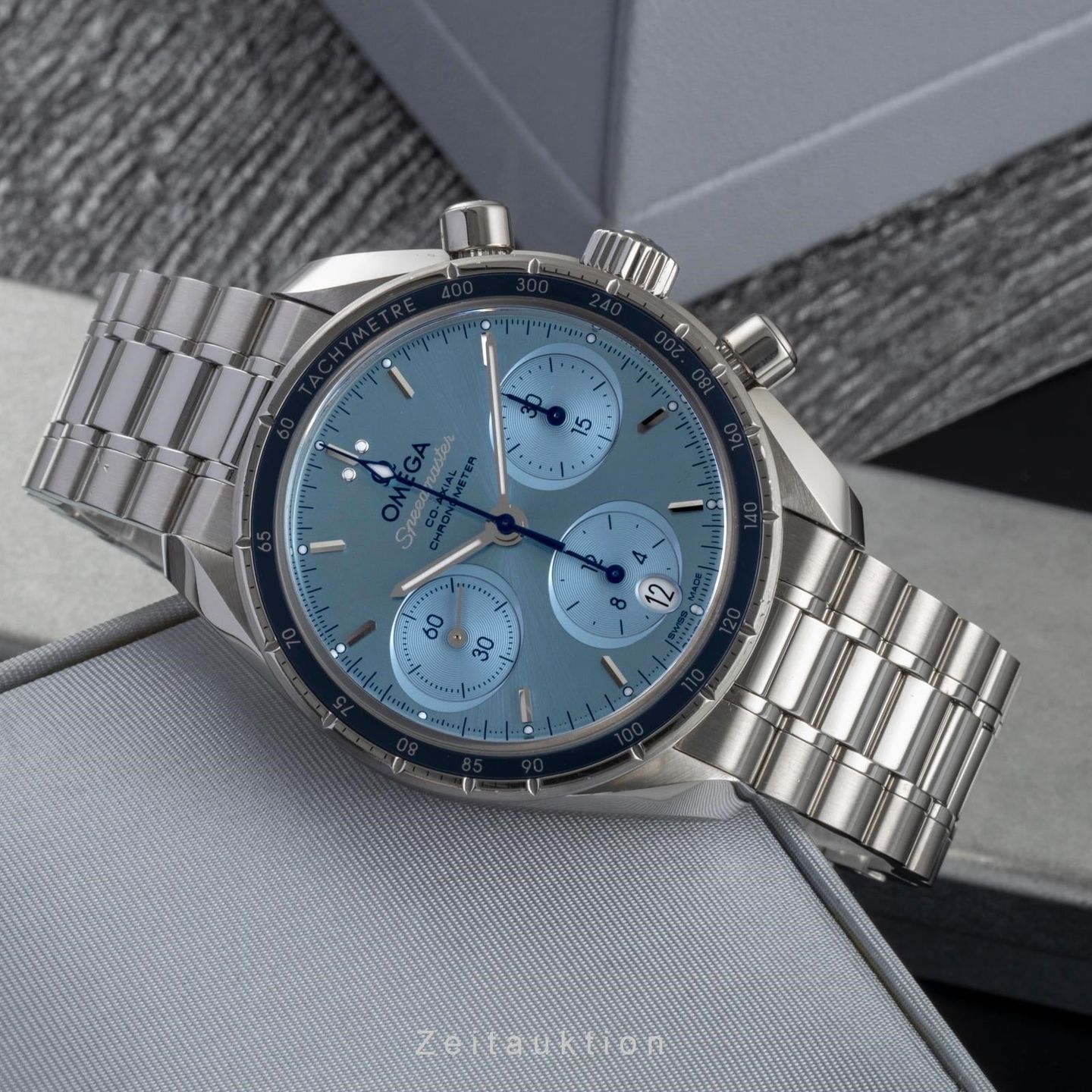Omega Speedmaster 324.30.38.50.03.001 - (2/8)
