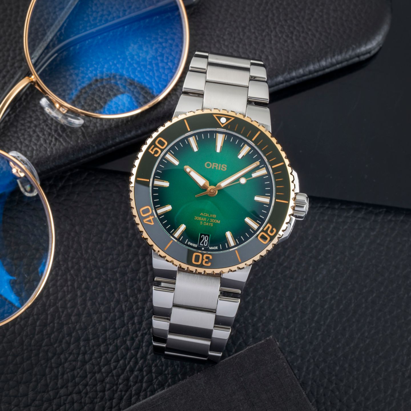 Oris Aquis Date 01 400 7769 6357-07 8 22 09PEB (Unknown (random serial)) - Green dial 42 mm Steel case (1/8)
