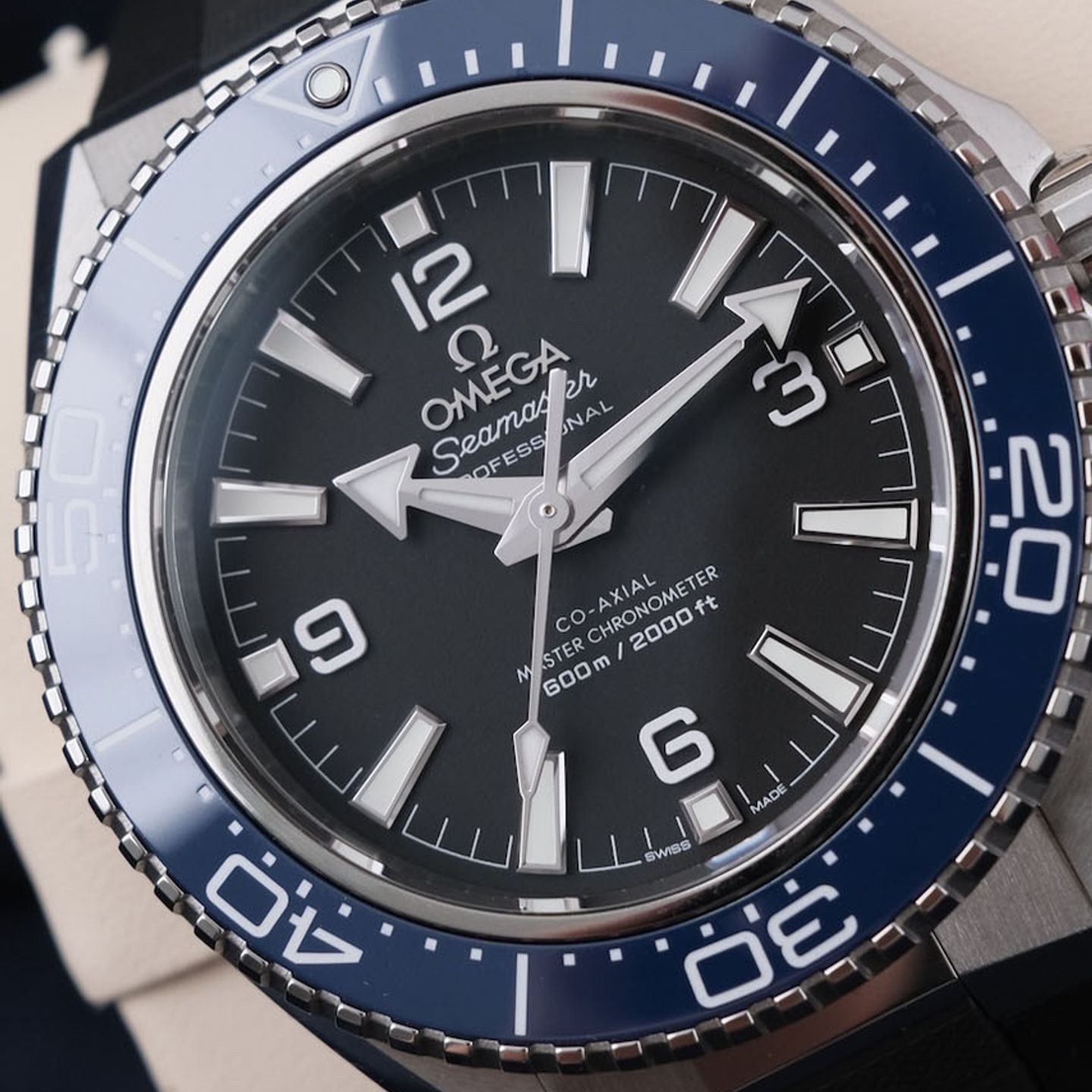 Omega Seamaster Planet Ocean 217.32.42.21.01.002 (2026) - Black dial 42 mm Titanium case (1/8)