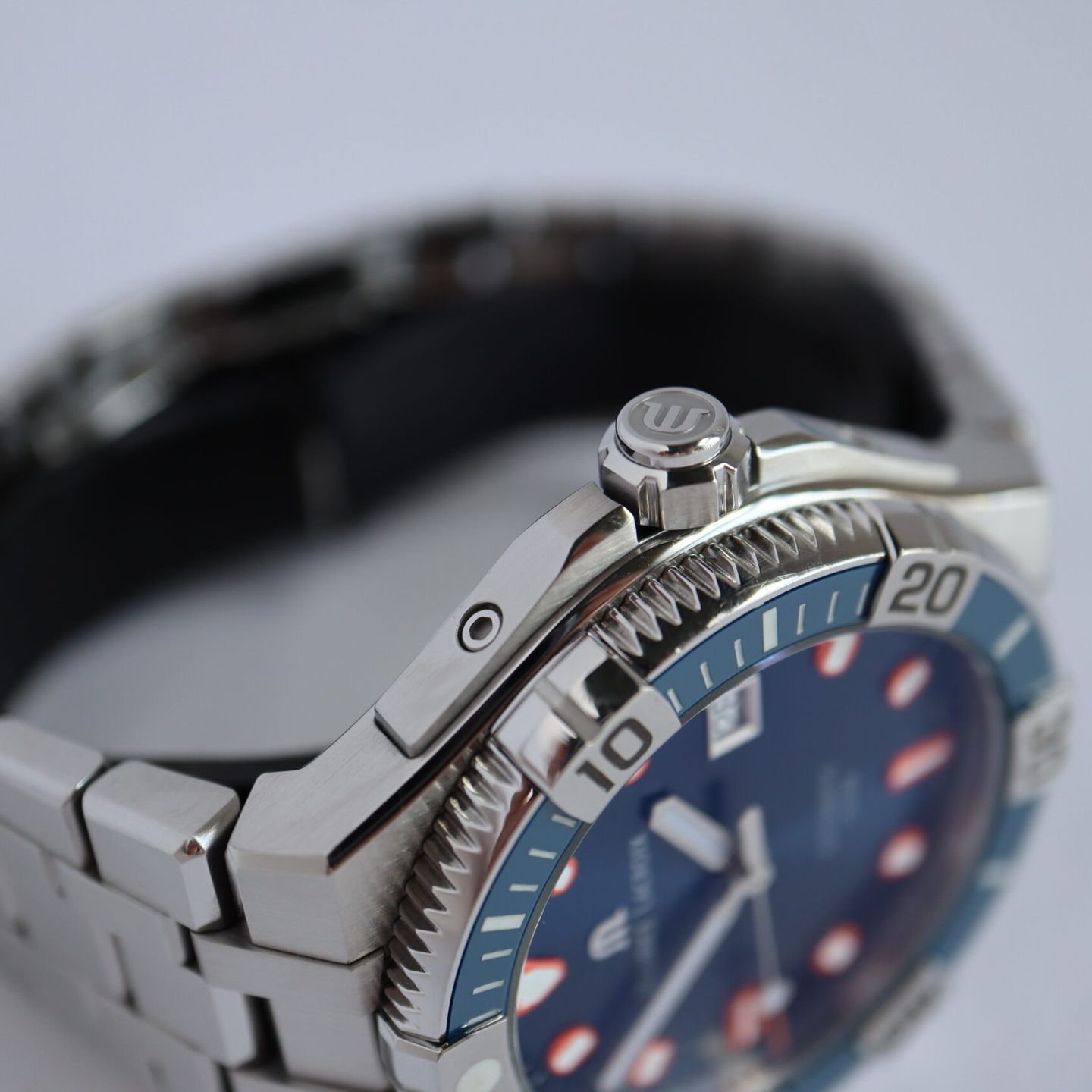 Maurice Lacroix Aikon A16058-SS002-431-1 (2023) - Blue dial 43 mm Steel case (7/8)