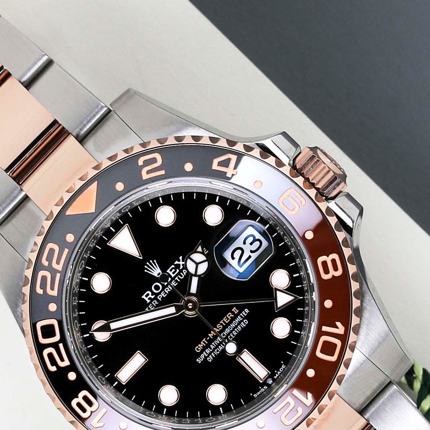 Rolex GMT-Master II 126711CHNR (2024) - Black dial 40 mm Gold/Steel case (3/8)