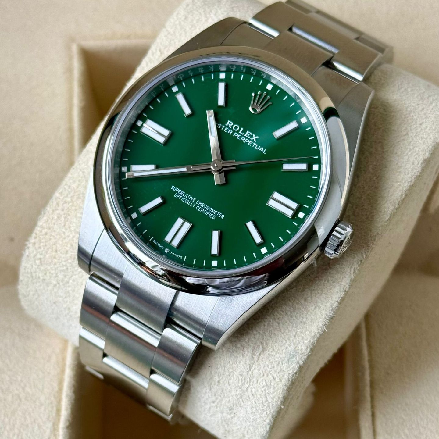 Rolex Oyster Perpetual 41 124300 (2024) - Green dial 41 mm Steel case (3/7)