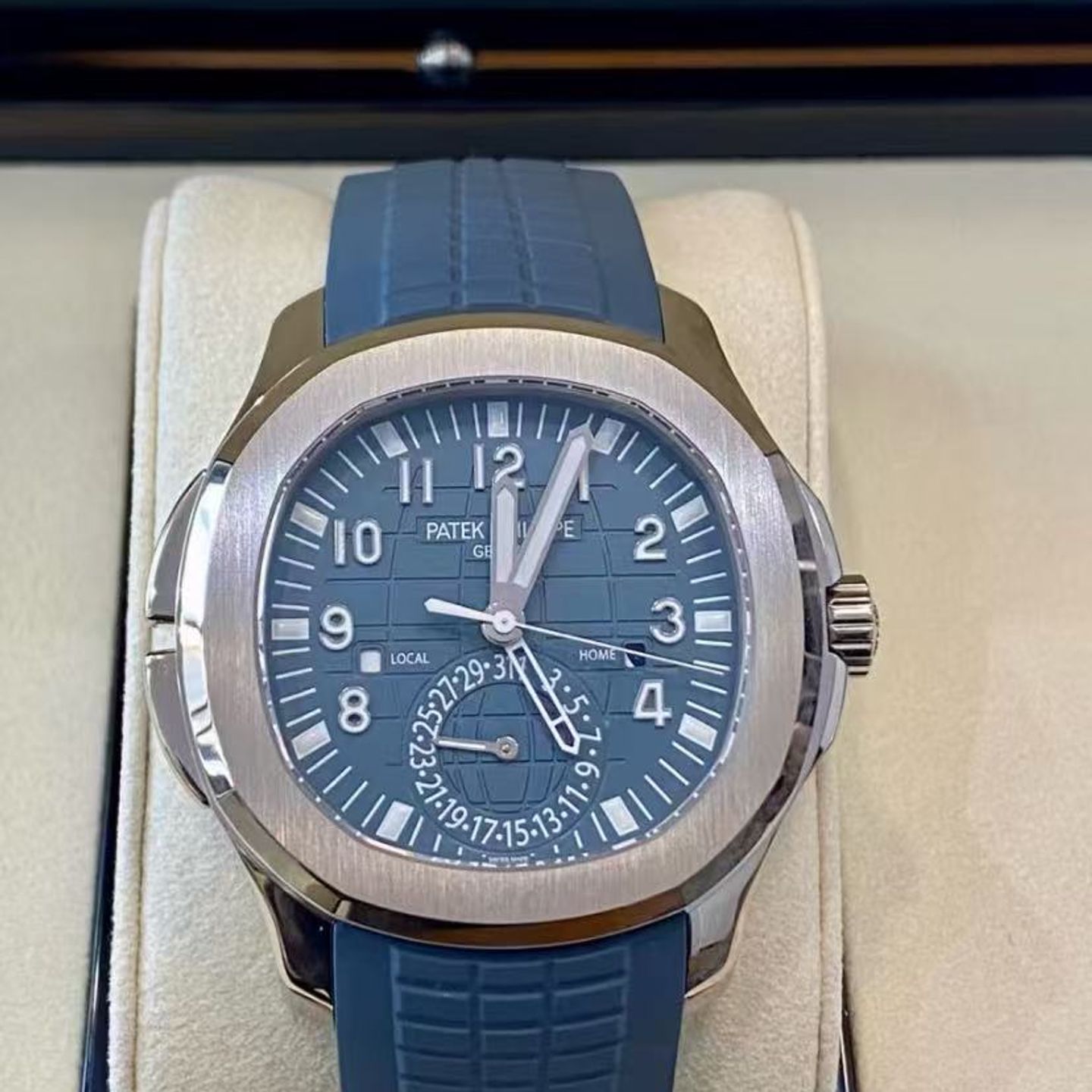 Patek Philippe Aquanaut 5164G-001 (2025) - Blauw wijzerplaat 41mm Witgoud (1/4)