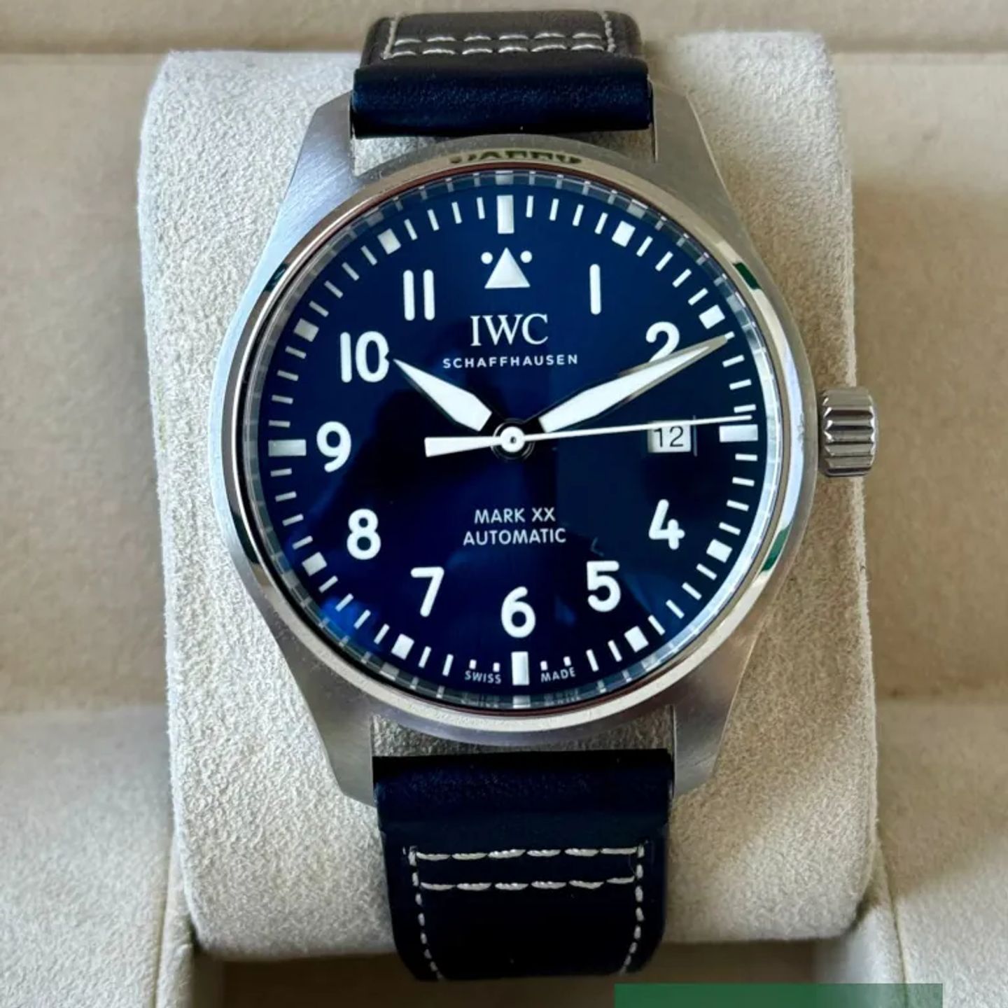 IWC Pilot Mark IW328203 (2025) - Blauw wijzerplaat 40mm Staal (2/7)