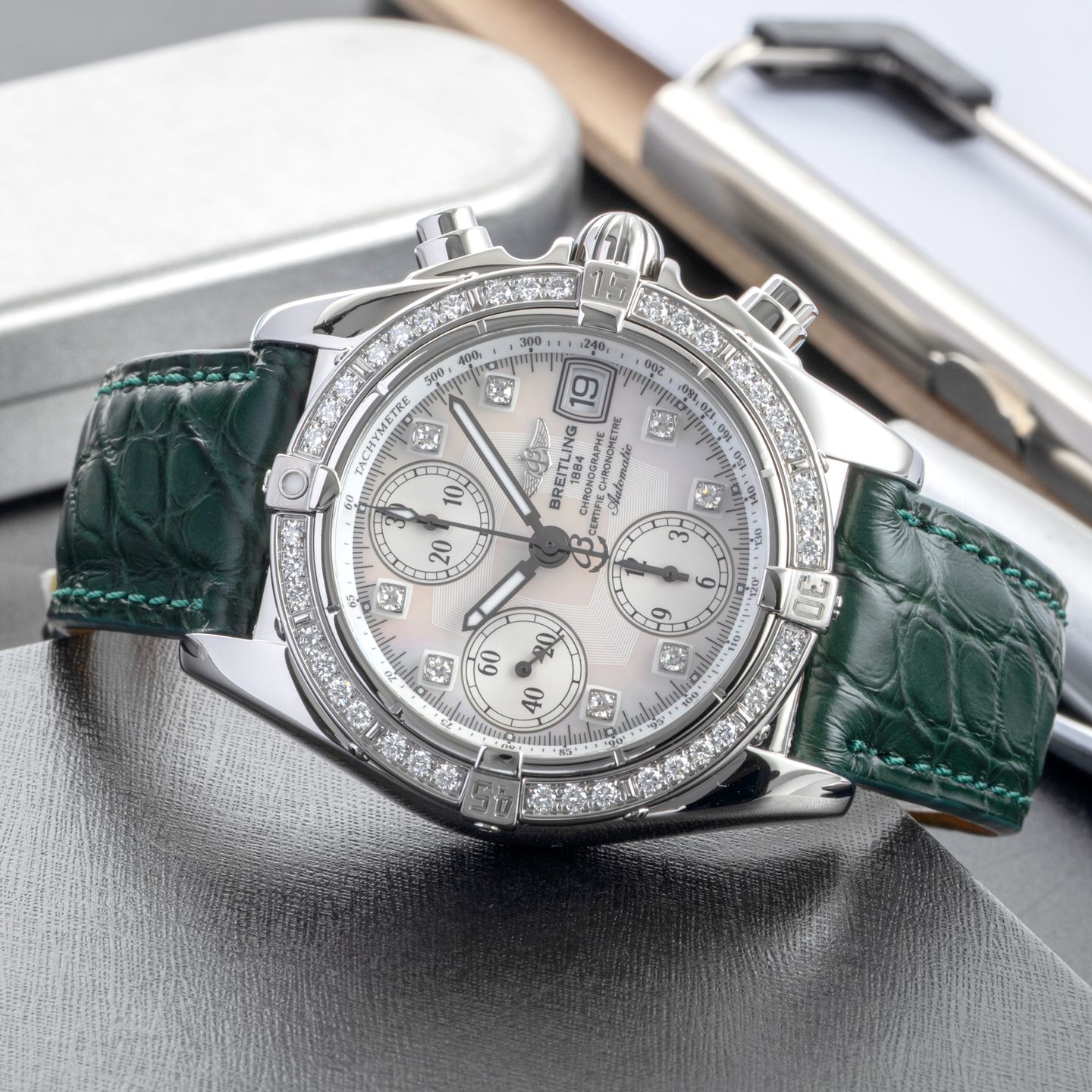 Breitling Chrono Cockpit A13357 (2004) - Silver dial 39 mm Steel case (2/8)