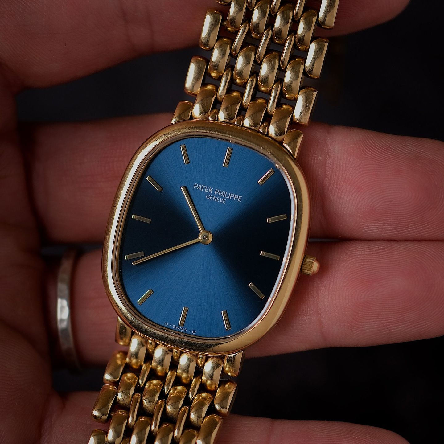 Patek Philippe Golden Ellipse 3738 (2000) - Blue dial 31 mm Yellow Gold case (1/6)