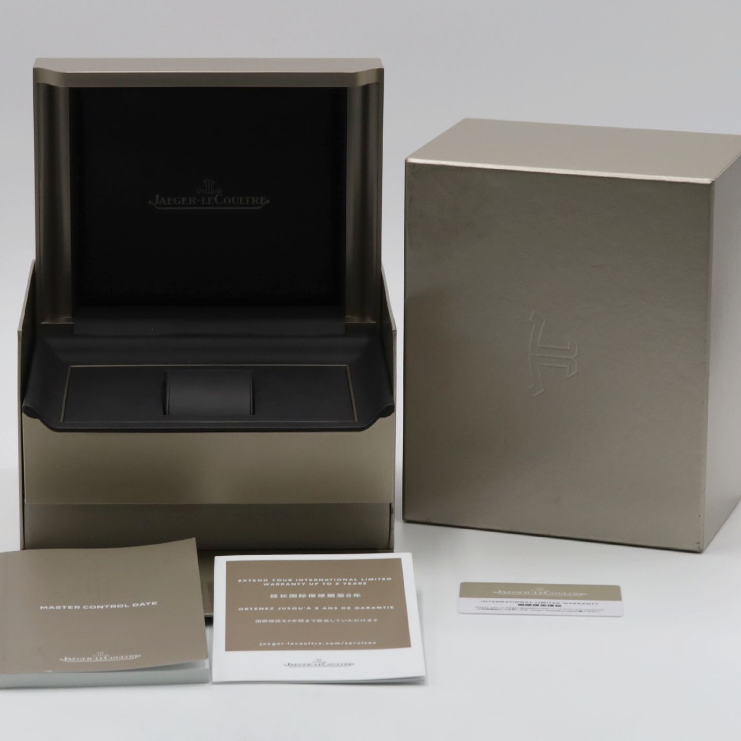 Jaeger-LeCoultre Master Control Date Q4018420 (Unknown (random serial)) - Silver dial 40 mm Steel case (8/8)