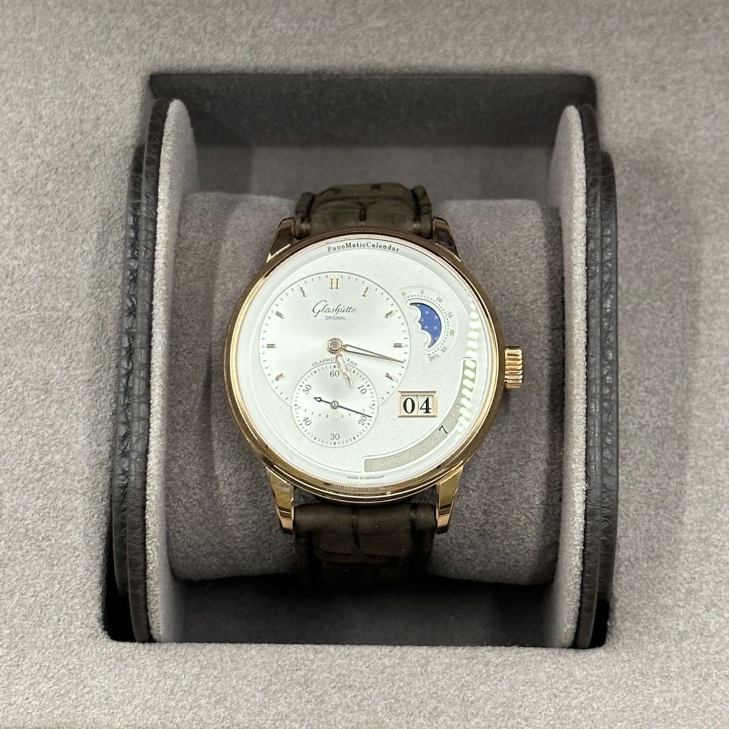 Glashütte Original PanoMatic 1-92-09-02-05-62 (2024) - Silver dial 42 mm Red Gold case (4/8)