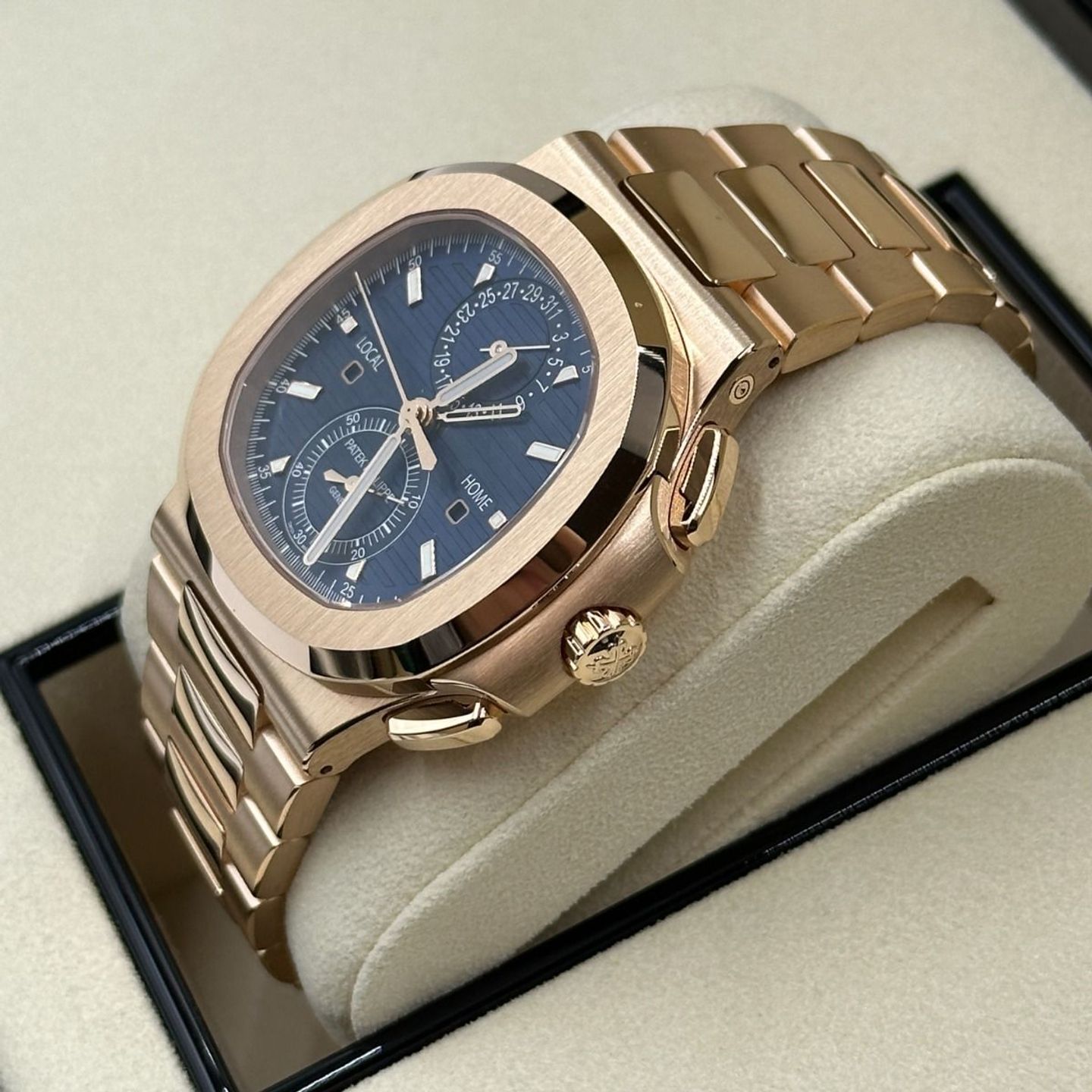 Patek Philippe Nautilus 5990/1R-001 (2024) - Blue dial 40 mm Rose Gold case (7/8)