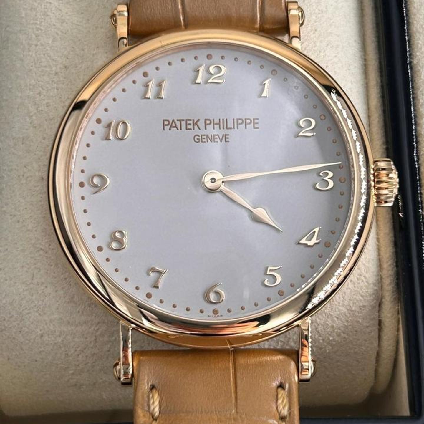 Patek Philippe Calatrava 7200R-001 - (1/9)