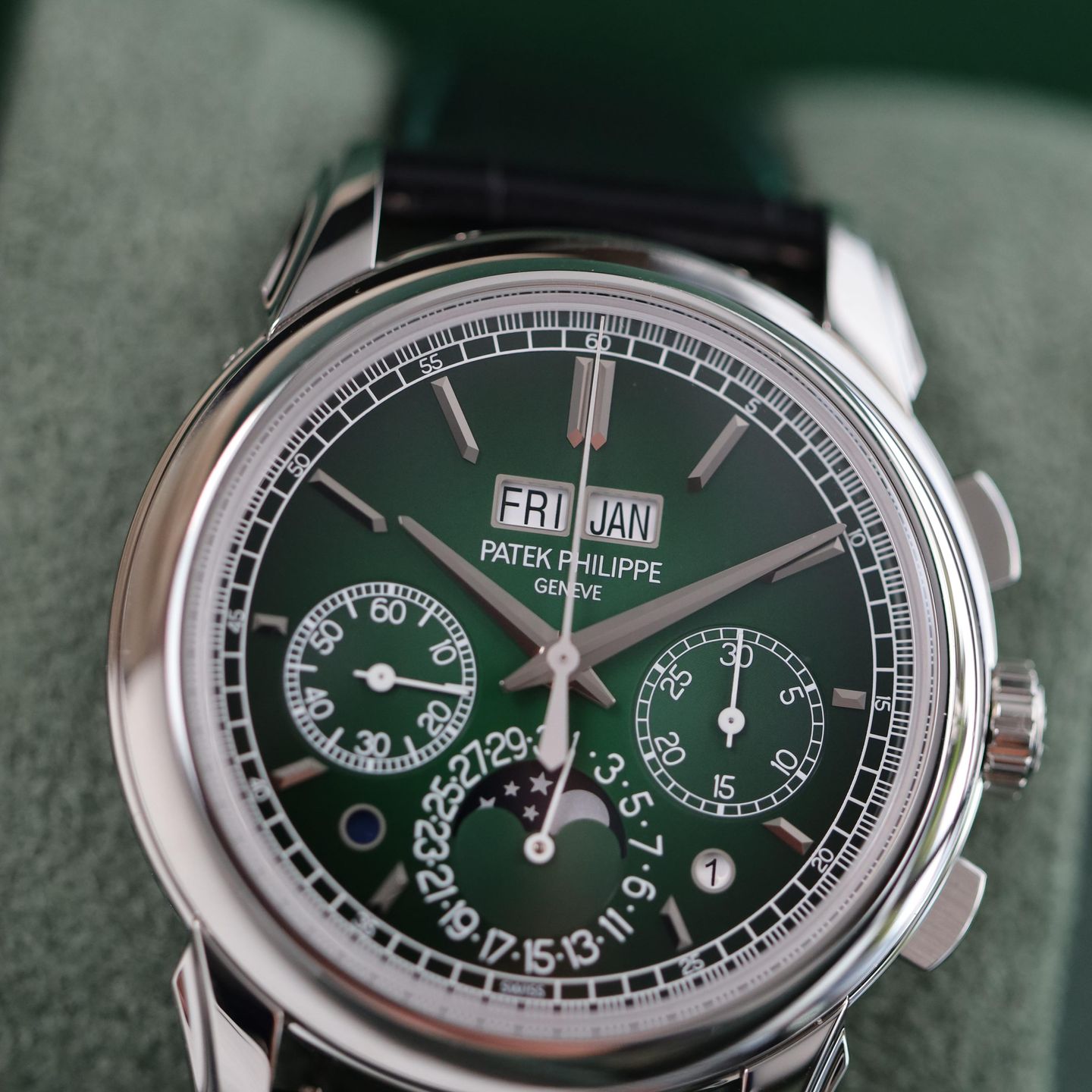 Patek Philippe Perpetual Calendar Chronograph 5270P - (2/3)